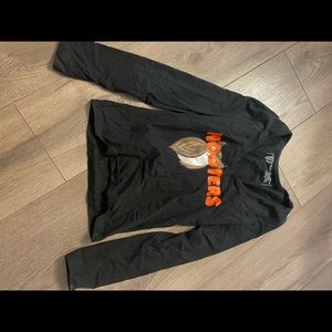 HOOTERS Shirt